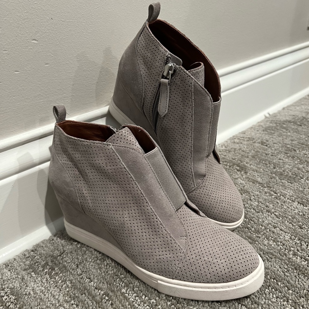 Linea Paola Felicia Wedge Sneaker Size 5.5